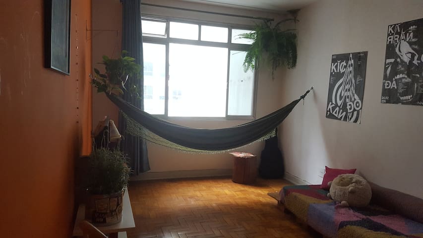 Quarto pequenino na Faria Lima