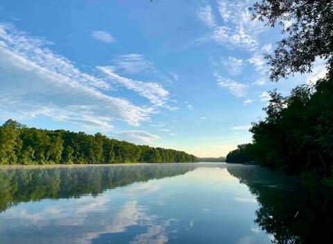 TRANQUILITY ON THE HUDSON RIVER CANAL SYSTEM.