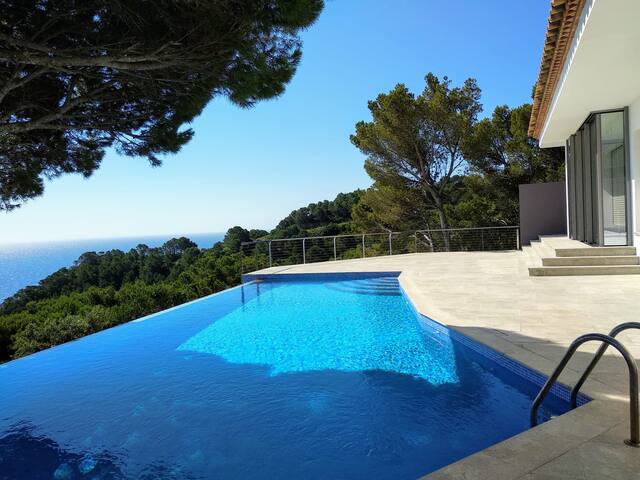 Luxury villa, sea views, heated pool, Begur, golf gallery image 4
