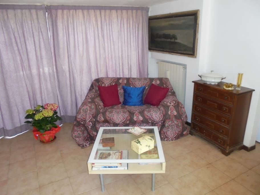 Salotto con divano letto