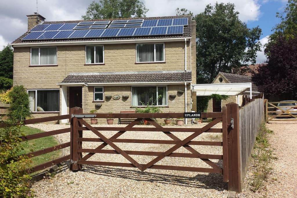 Entrance to Uplands. Gate is usually left open so look for the name Uplands on the house.