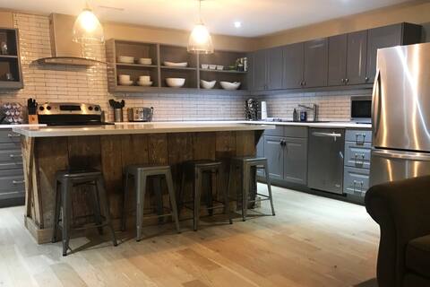 As seen on HGTV! 2-Bedroom Luxury Apartment