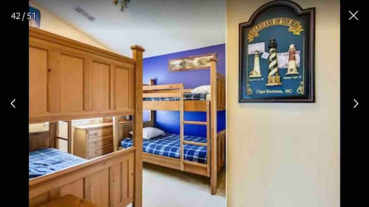 Upstairs 4 person bunk room