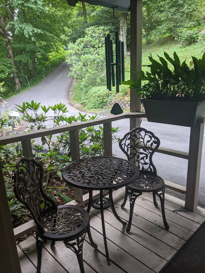 Charming Suite w/ Pvt Entry in Vintage Chalet #1