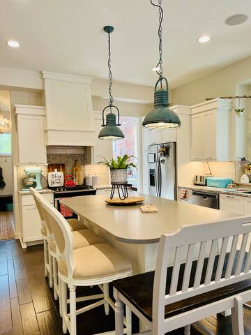 Cheerful 5 bedroom farmhouse for families stay gallery image 5