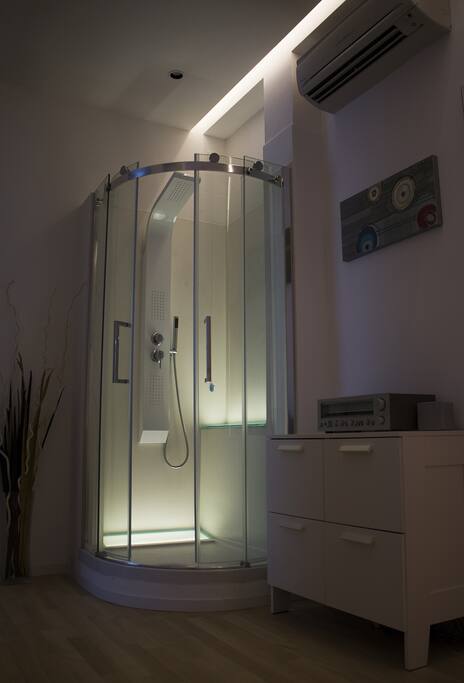 SUITE 702(DOCCIA)