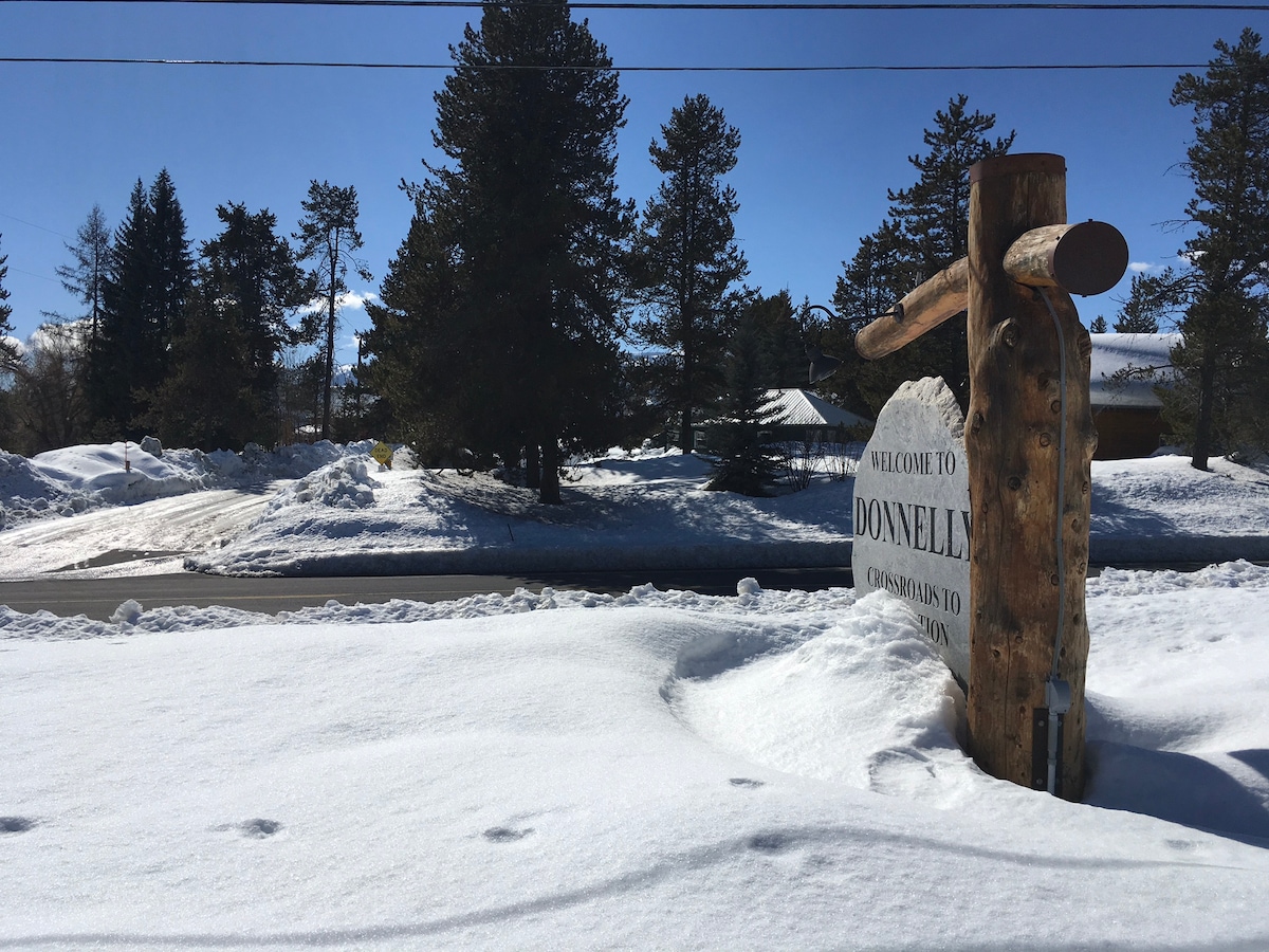 Cozy, authentic Stibnite home; centrally located. Houses for Rent in Donnelly, Idaho, United