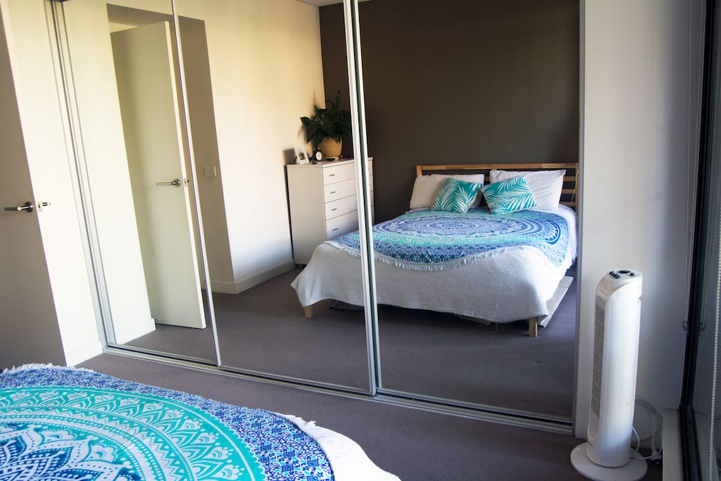 Built in wardrobe with mirror doors