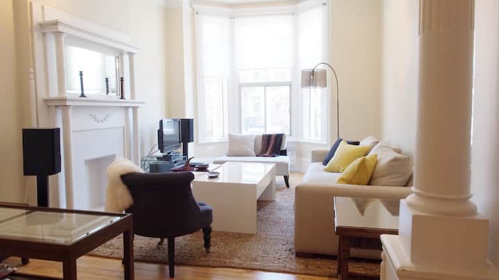 Stylish Apart For 2 To 4 In Mile- End -Min 1 Month - Montreal