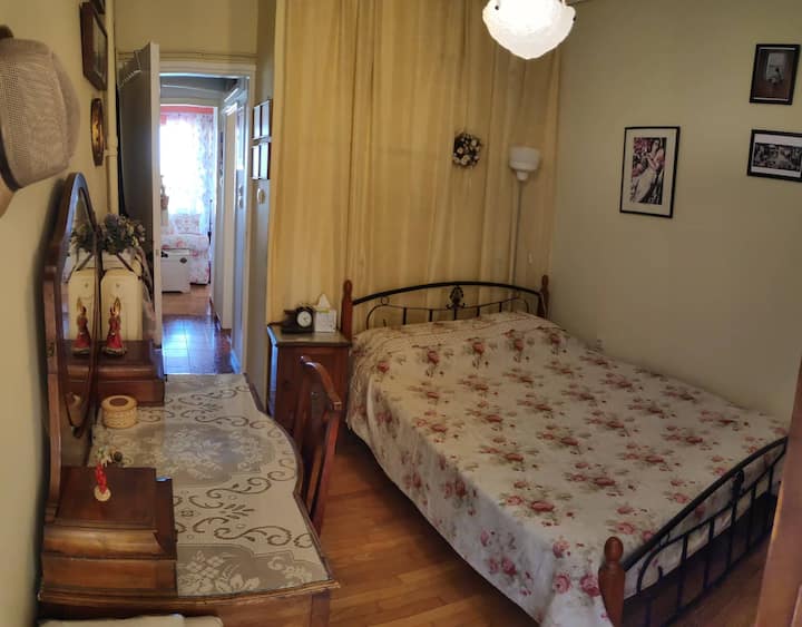 1. spavaća soba s bračnim krevetom (širine 160 cm)