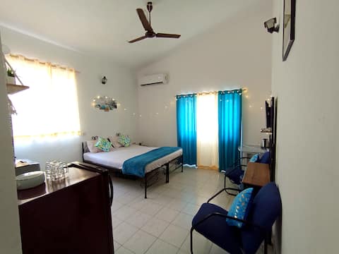 Shoreline Bliss Studio wid Pool 2 Minutes to Beach