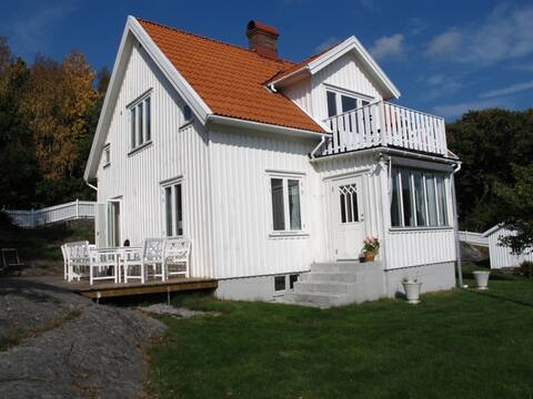 Spacious seaside house in the archipelago