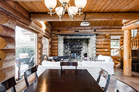 Successful Airbnb property: Spacious beachfront loghouse in the city in West Point Grey