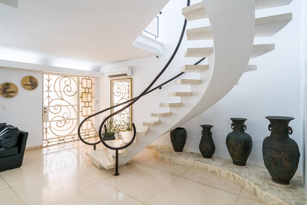 Escalera de acceso a las habitaciones.