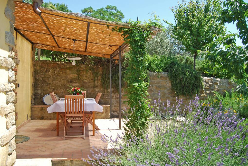 Giardino e veranda della casa sole