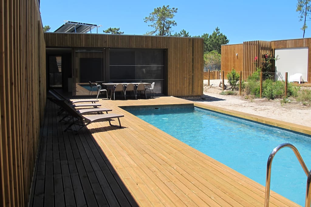 Exterior of the house (swimming pool and outdoor dining table)