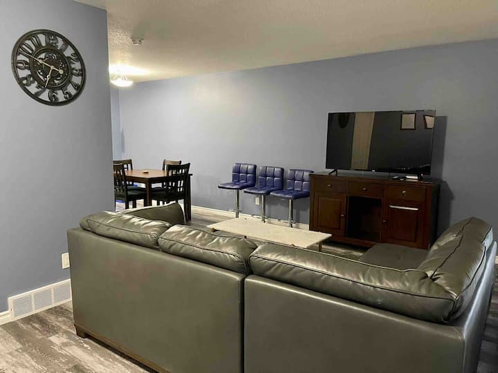 Comfortable 4br + Parking - A- True Home Feel - Regina