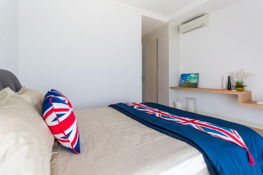 Bedroom with Queen size bed