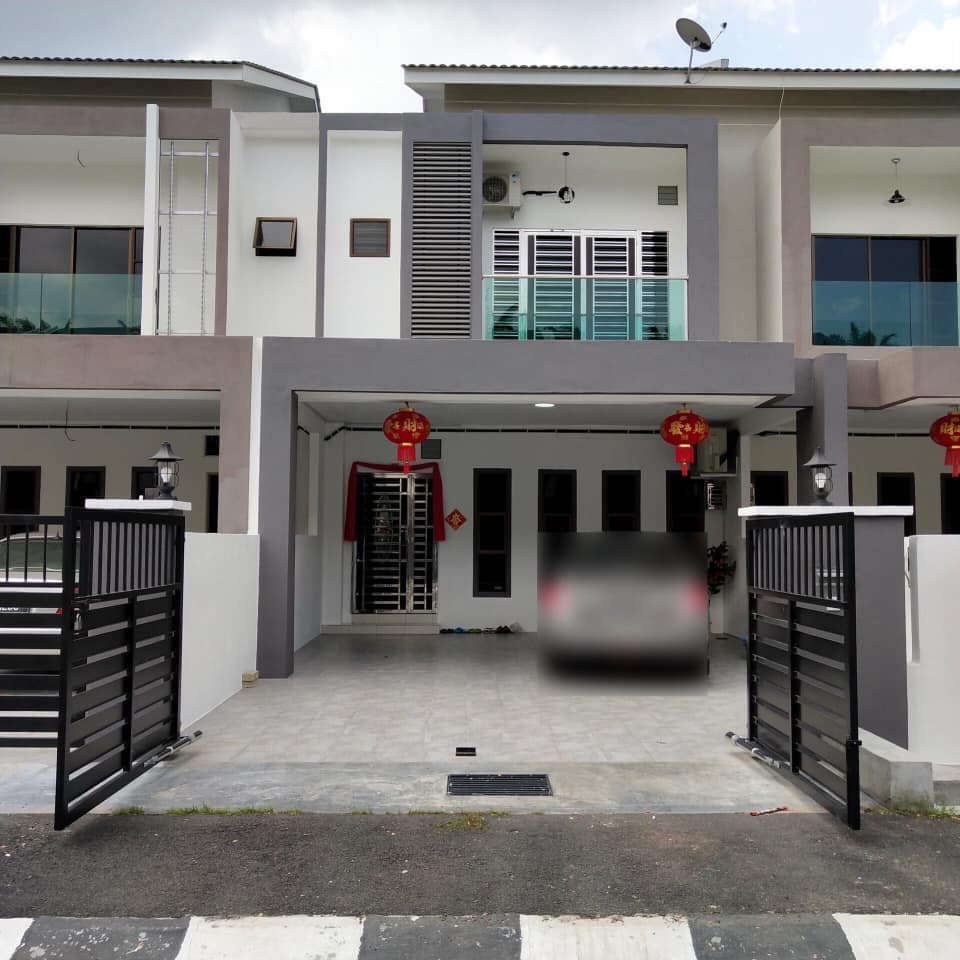The holiday home’s exterior features a modern design with a spacious driveway and a gated entrance. Decorative lanterns are visibly displayed, and a covered area is provided at the front. The facade showcases large glass windows, allowing natural light into the interior.