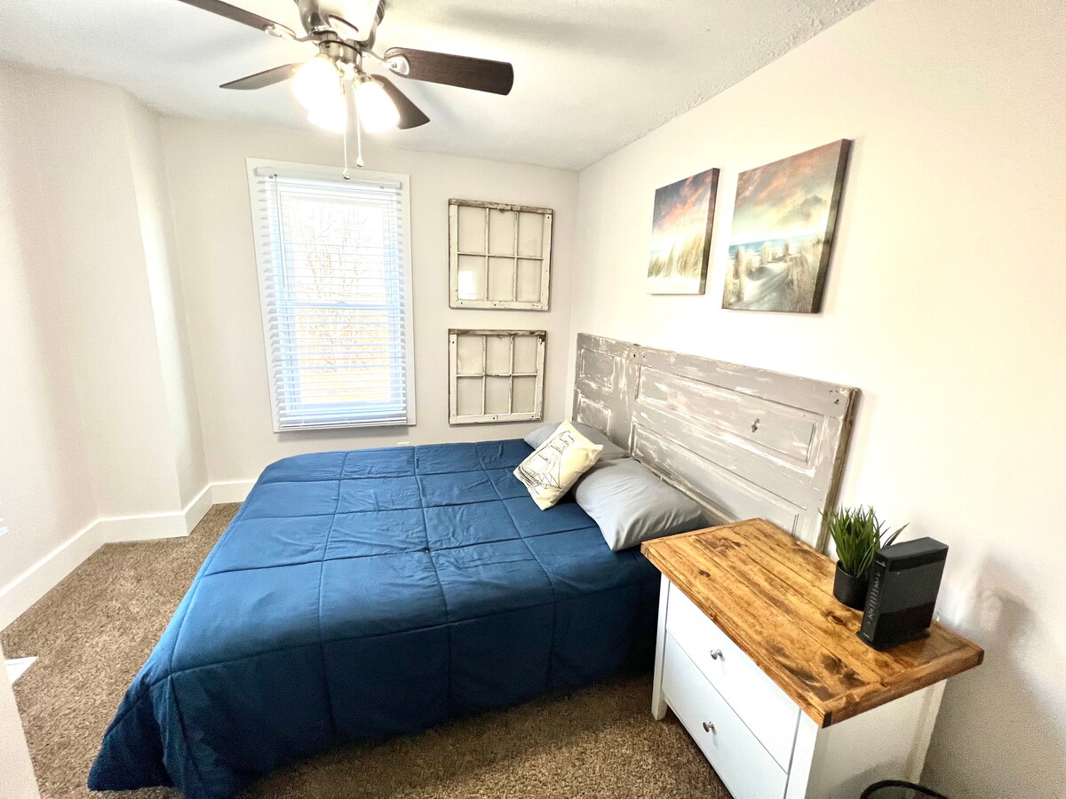 Private queen bedroom