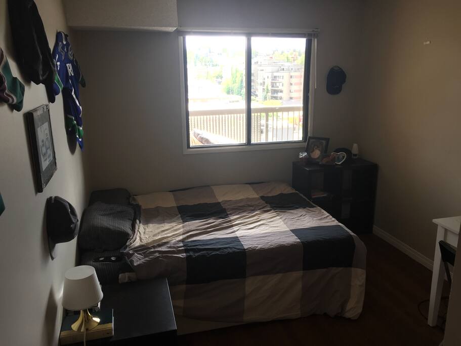Larger bedroom with queen bed. Fresh linens upon arrival.
