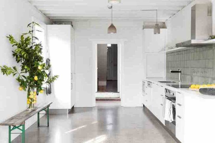 Henry’s on Balfour – Historic understated luxury gallery image 4