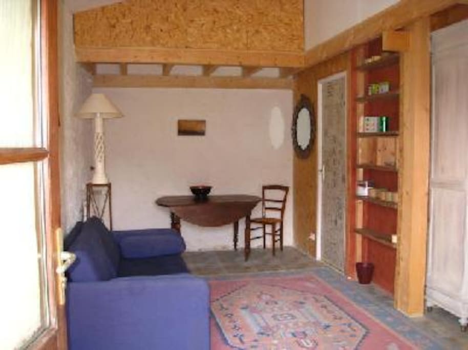 Le salon (canapé-lit)