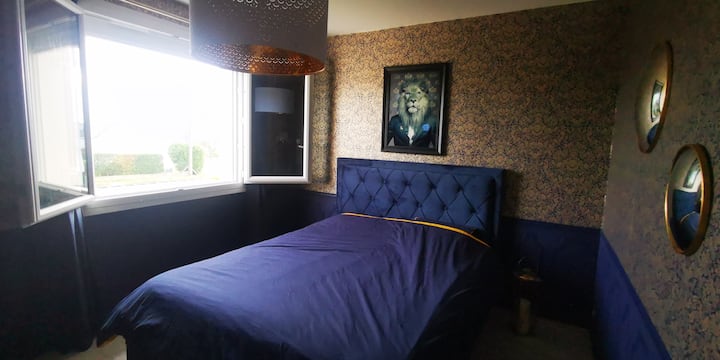 Chambre 1: cama tamaño queen iluminada