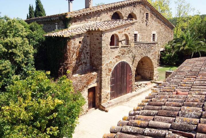 Beautiful Country Villa with pool gallery image 4