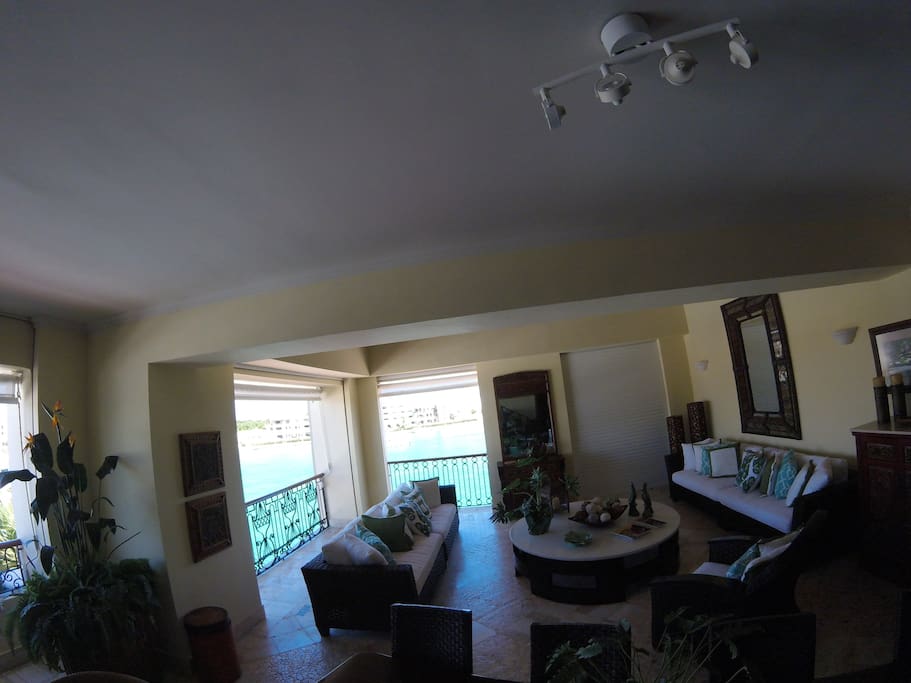 Beautiful and furniture for you and your guests. Marina and beach view.