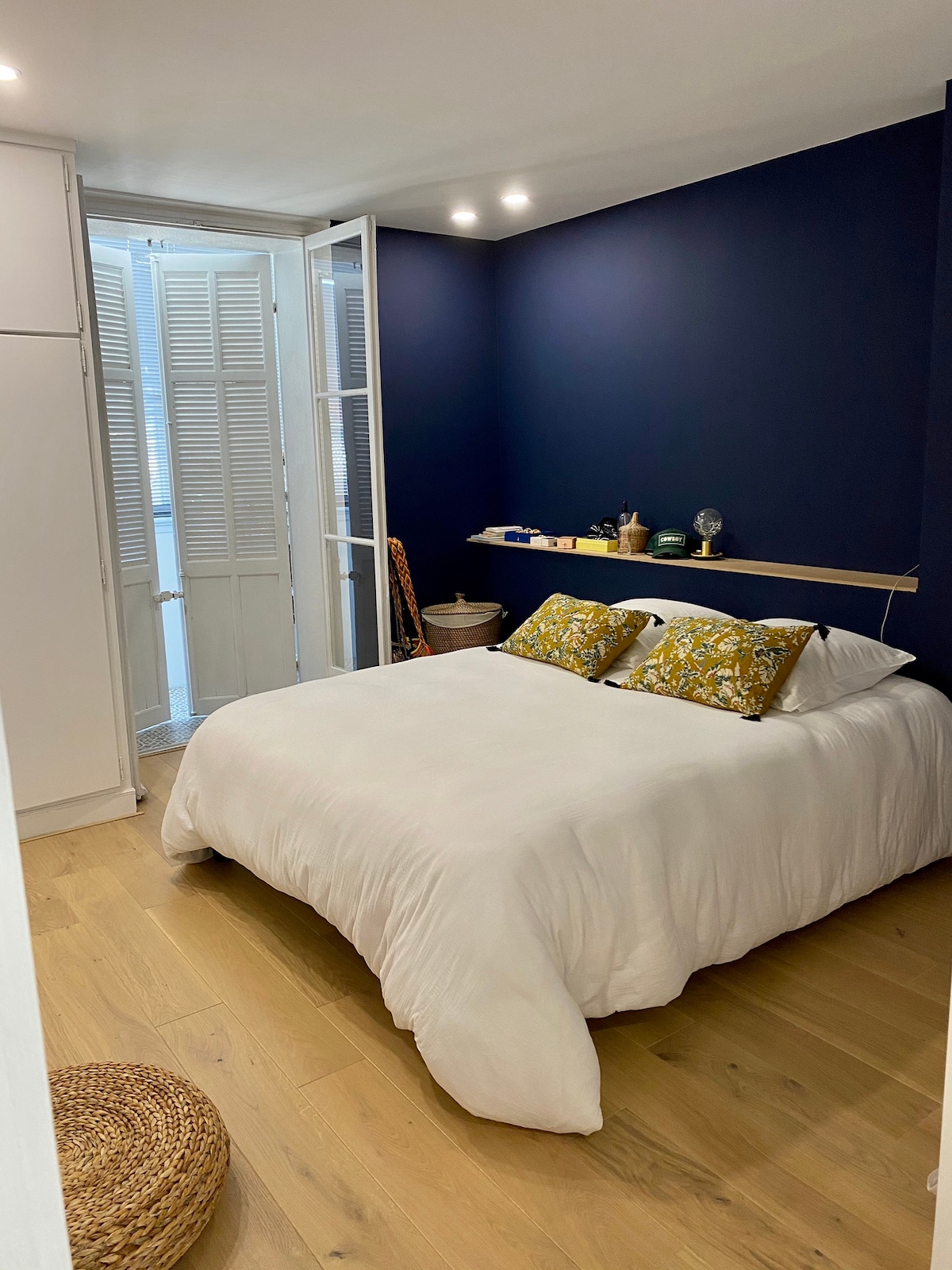 Habitación con armarios empotrados 