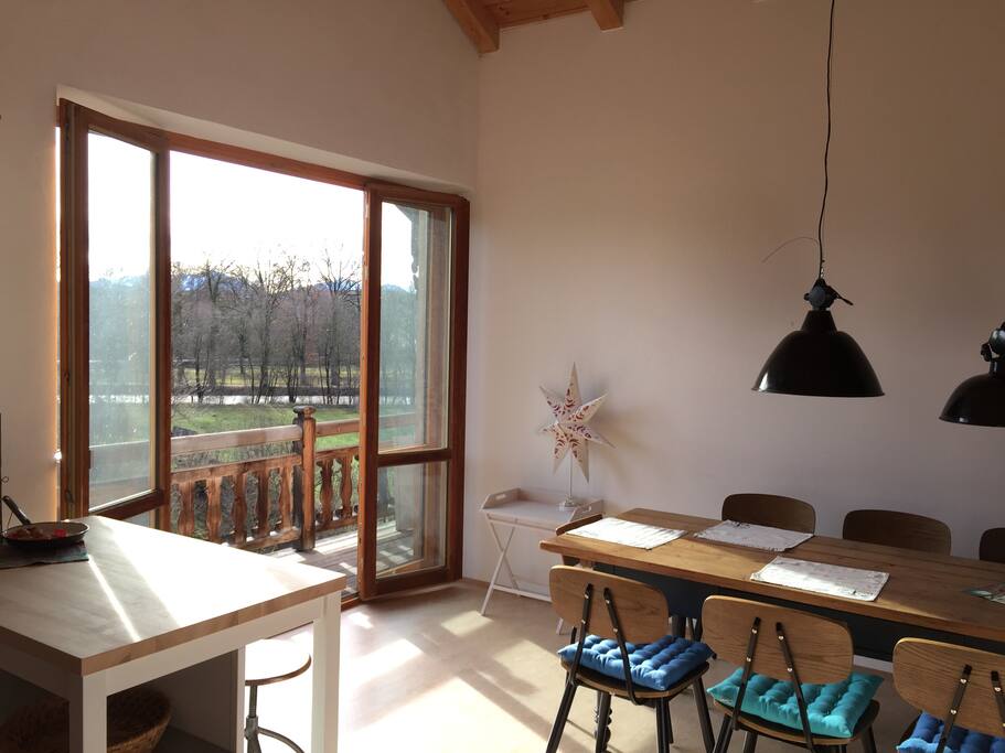 Essbereich und Balkon