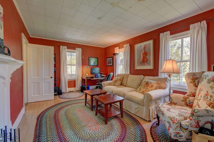Elmwood Farmhouse - Pittsfield, MA