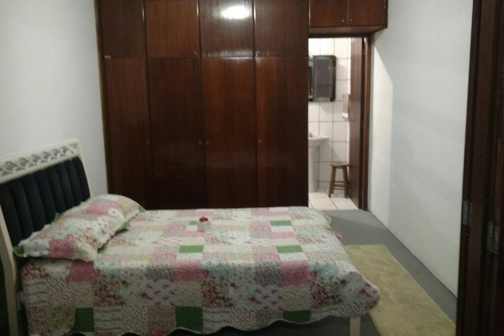 suíte com cama de casal