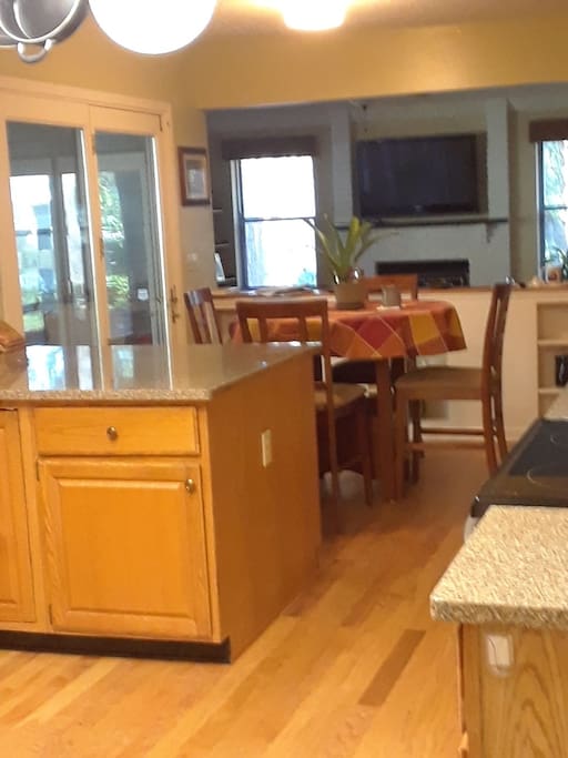 kitchen with breakfast/dining table.