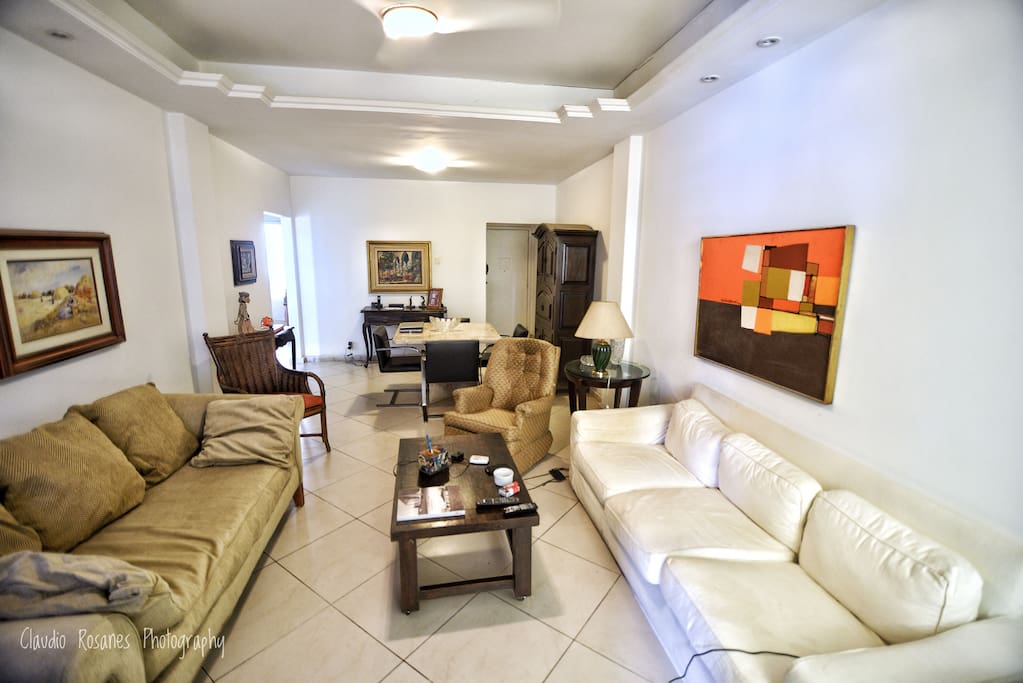 Sala de estar com TV 50"