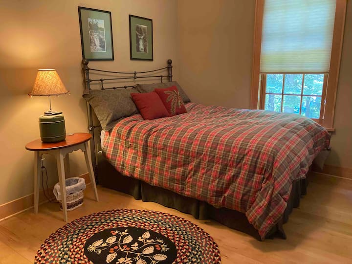 Lodge by the Lake, Pine Cove Nature lodges for Rent in Bayfield, Wisconsin, United States Airbnb