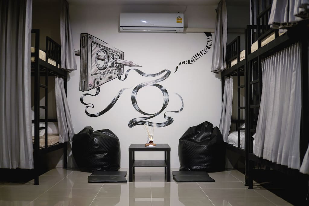 bulk single bed in mix dormitory room