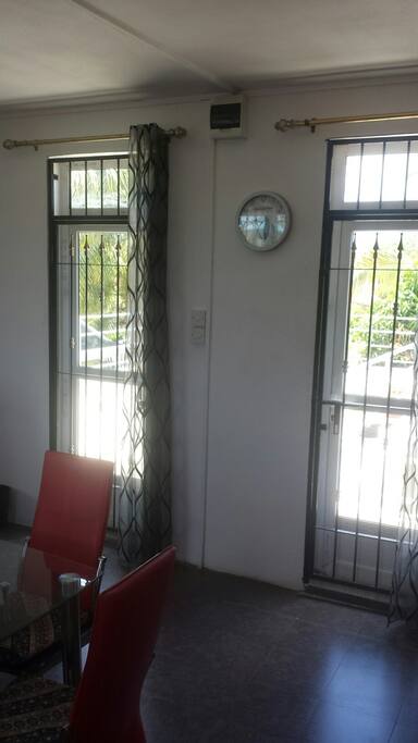 The kitchen opens on the terrace