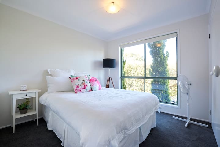 Clean and Neat Room in Inverloch
