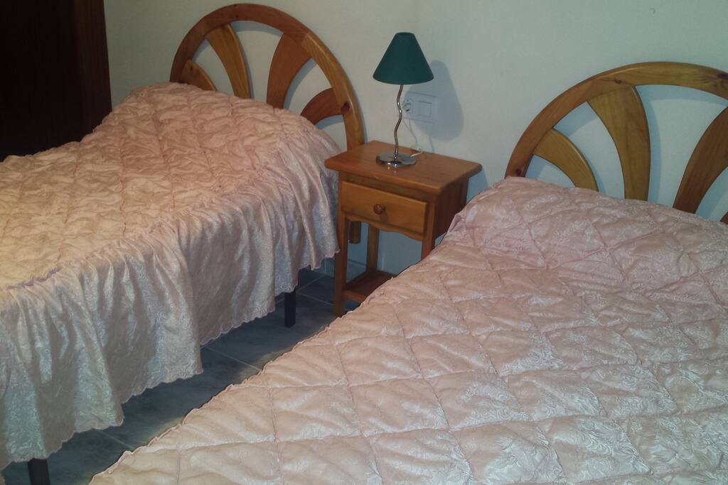 Habitación doble con armario empotrado