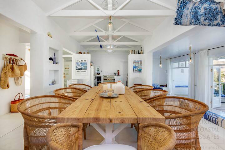 Stylish home – sea views, swimming pool in Scarbs gallery image 2