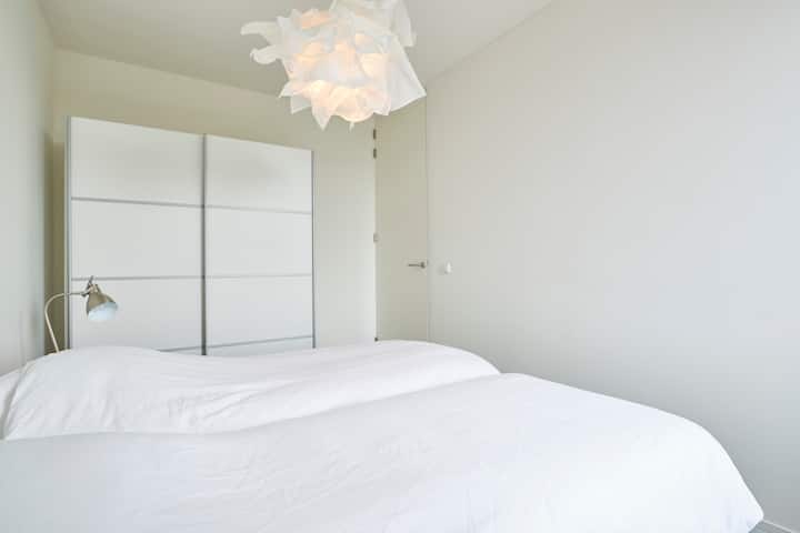 El primer dormitorio, dos camas de alta calidad, se puede convertir en una cama tamaño king.