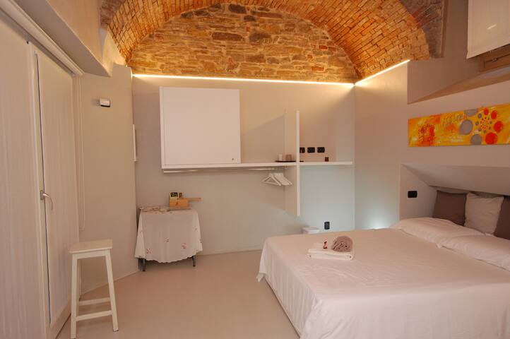 La Rosa Scarlatta – Upper town apartments 8 guests gallery image 3