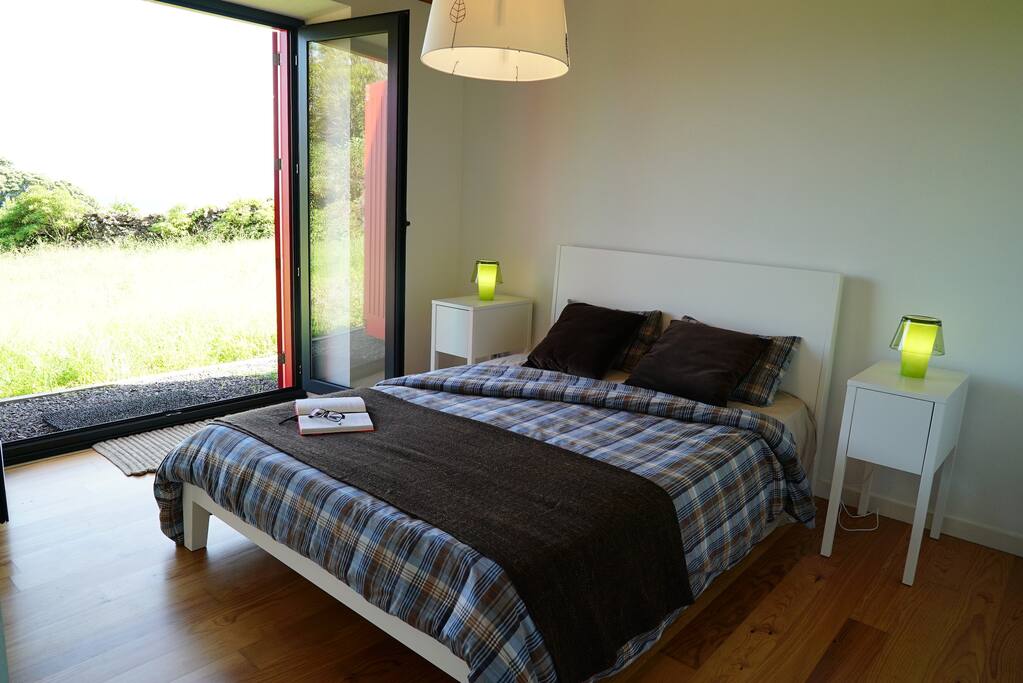 Quarto principal com cama casal