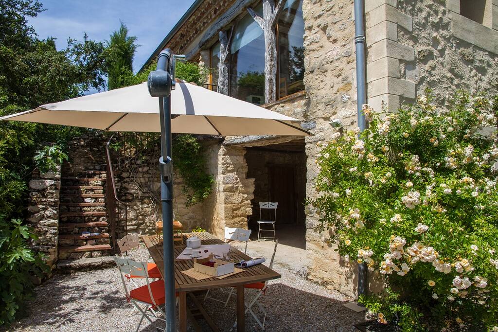 La grande table pour dix personnes