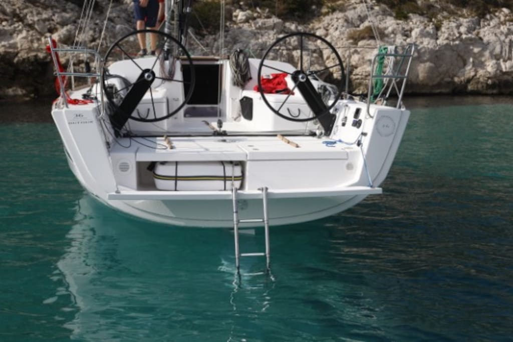Large platform to swim off the boat