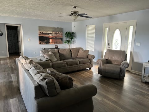 Successful Airbnb property: “Unforgettable Sunrise” on Douglas Lake/ Smoky Mt in Dandridge