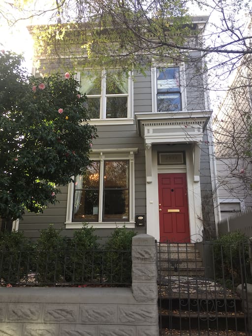 View from sidewalk on Folsom St