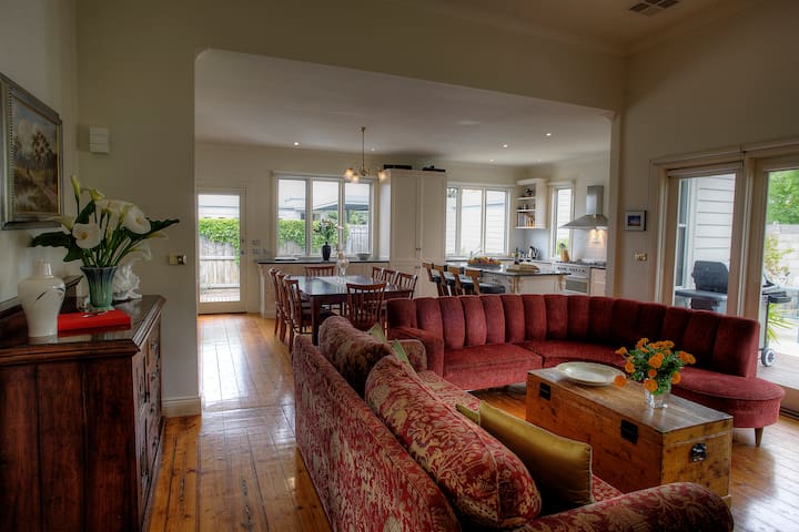 Lonsdale Palms Holiday Retreat